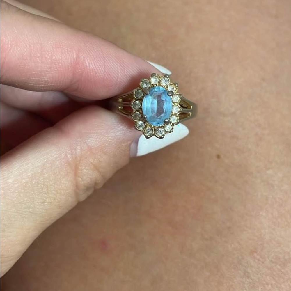 Elegant Blue and Gold Women's Ring